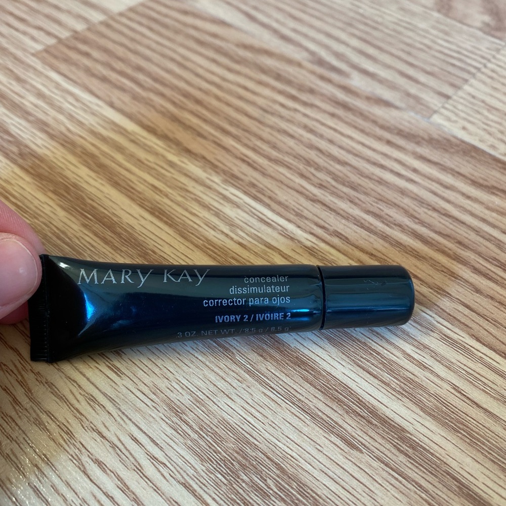 MaryKay Concealer shade Ivory 2